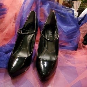 Charles David platform pumps